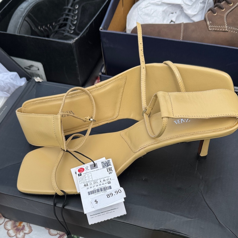 Zara Beige Heeled Sandals - Picture 3 of 3